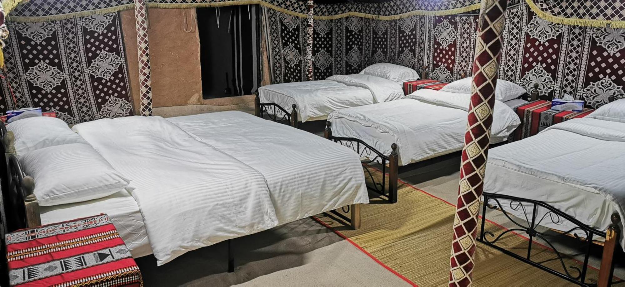 Desert Wonders Camp Ḩawīyah Rom bilde